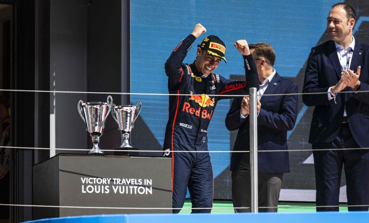 Arvid Lindblad Uimește din Nou: A Câștigat pentru a Doua Oară în Formula 2 în Spania! Vezi Cum a Făcut Istorie la 17 Ani!