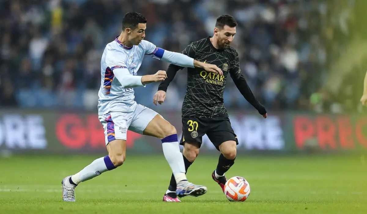 Cristiano Ronaldo și Lionel Messi în timpul unui meci