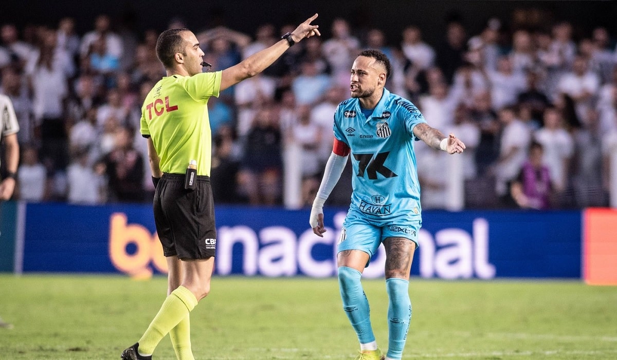 Neymar a luat roşu după ce a băgat mingea în poartă cu mâna! Starul brazilian a protestat vehement