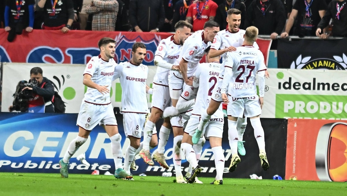 Un nou scandal uriaş la Rapid. Un jucător a fost interzis la antrenamente, după ce a refuzat să plece din Giuleşti