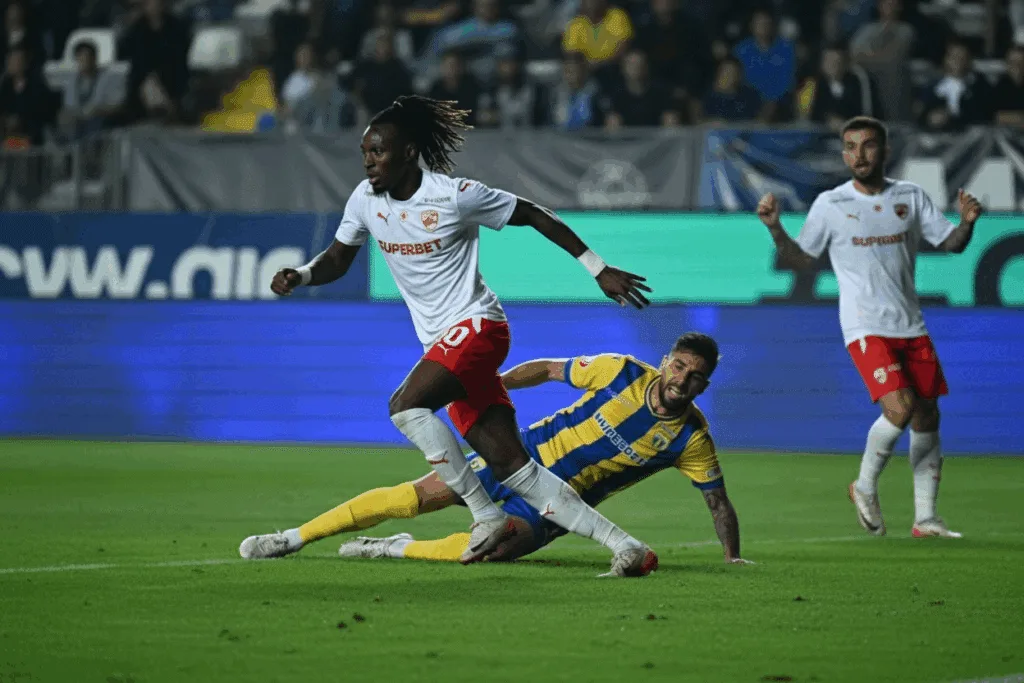Fotbaliștii de la Petrolul își arată sprijinul față de antrenorul după înfrângerea severă de 0-3