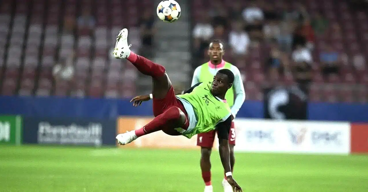 Kurt Zouma, figura principală la CFR Cluj, depășește provocările recente cu determinare.