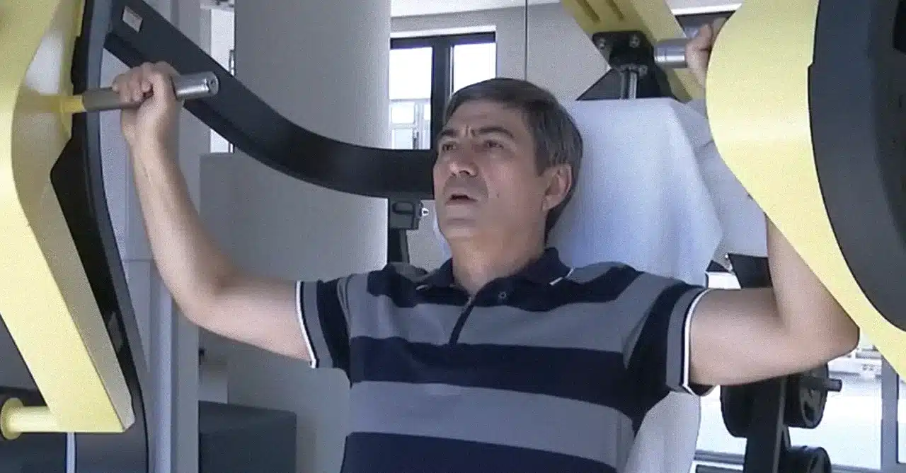 Victor Piţurcă rutina de menţinere a energiei la aproape 70 de ani