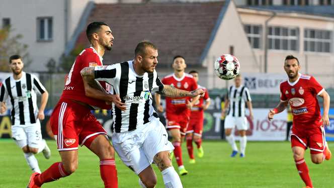 Alibec pleacă la Farul, dar o gripă îl ține acasă. Becali dă afară 3 atacanți