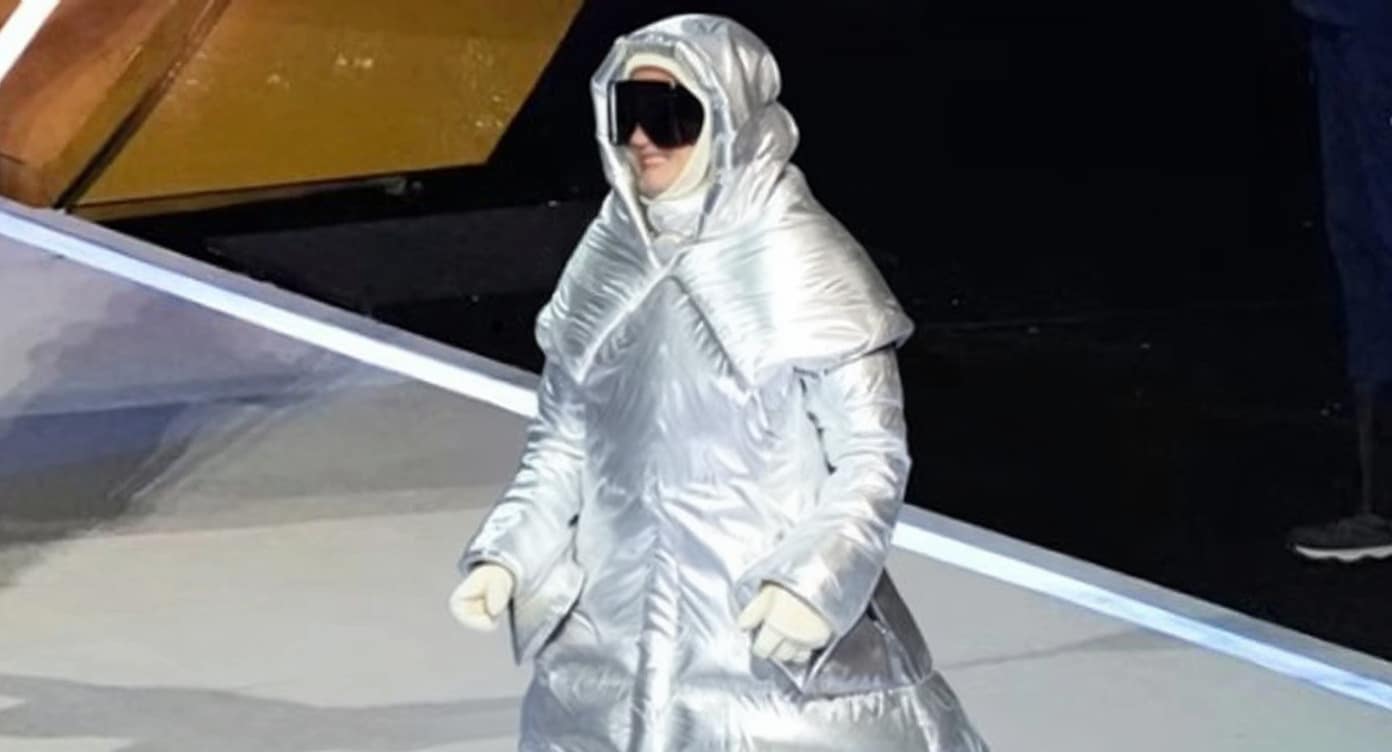 O rusoaică a sfidat Kremlinul la Milano. A purtat pancarta Ucrainei la Jocurile Olimpice