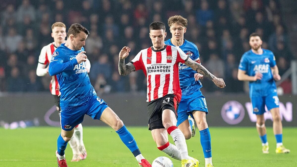 PSV visează la titlu cu Dennis Man titular și un avans de 19 puncte