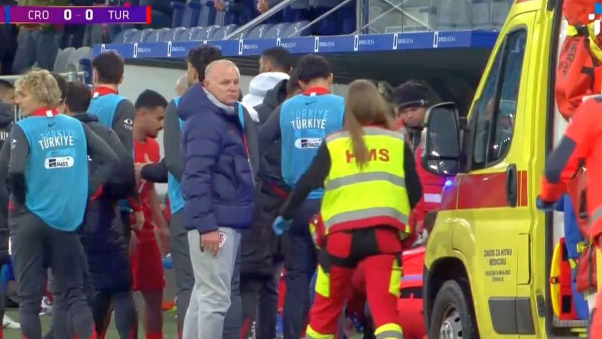 Imagini șocante în minutul 34, selecționerul Turciei U21 a leșinat pe teren