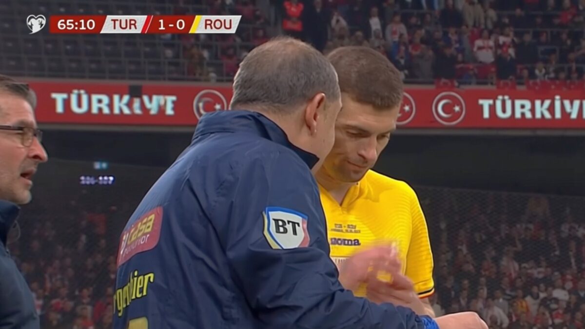 Imaginea serii la Istanbul – gestul lui Florin Tănase din minutul 66 al meciului cu Turcia
