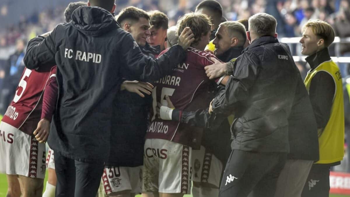 Rapid învinge Dinamo cu 3-2 și devine noul lider al Superligii
