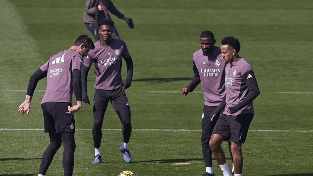 Real Madrid are 8 indisponibili după accidentarea lui Courtois în meciul cu City