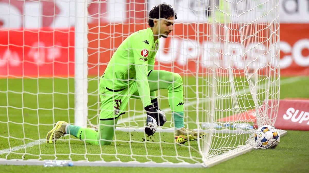 Debut de coșmar pentru portarul de 18 ani al Rapidului în derby-ul cu Dinamo
