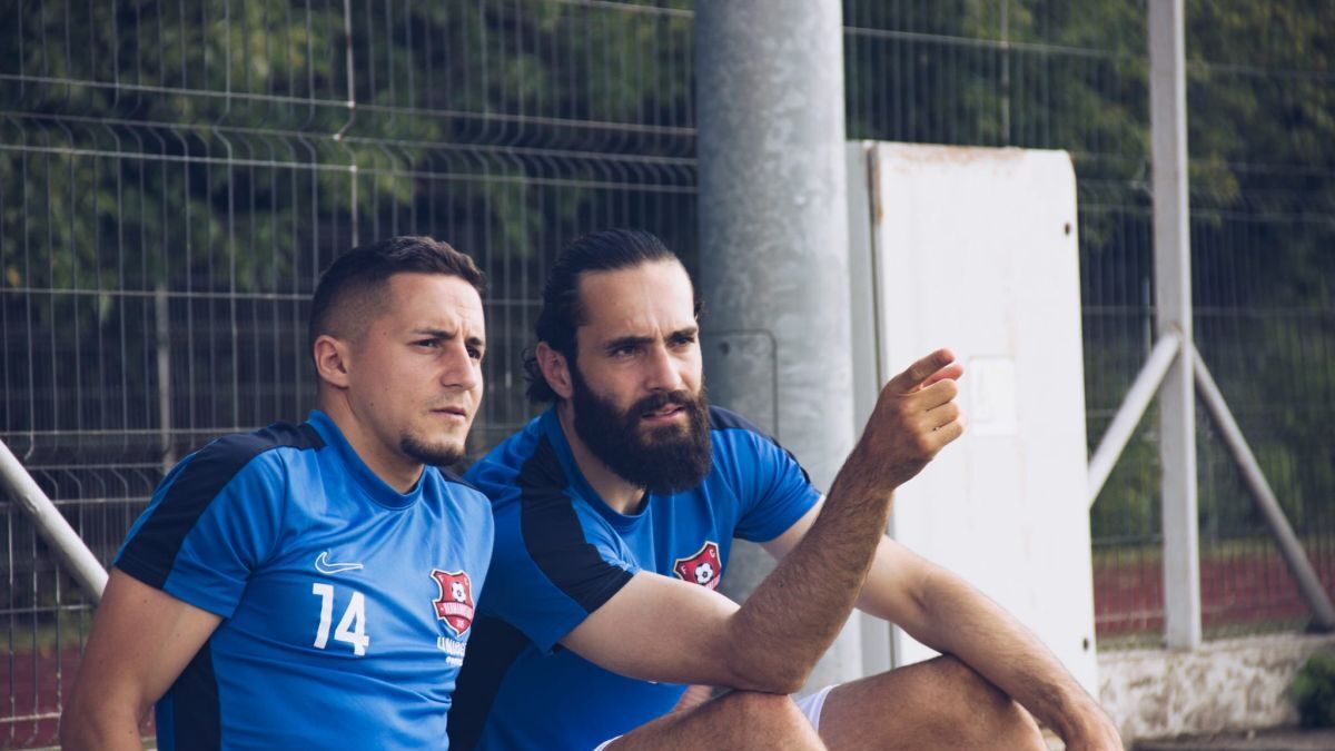 Scandal la Hermannstadt – doi jucători au plecat și unul era să fie bătut în vestiar