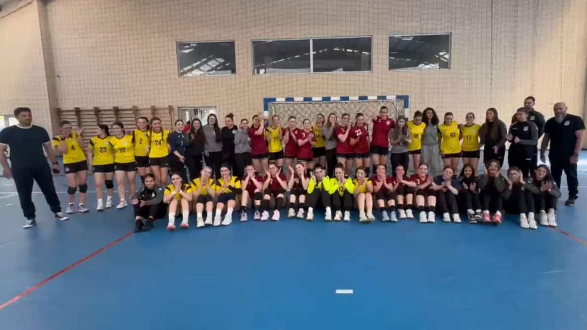 Aproape 50 de rivale s-au unit pentru handbalista Carina Vasile