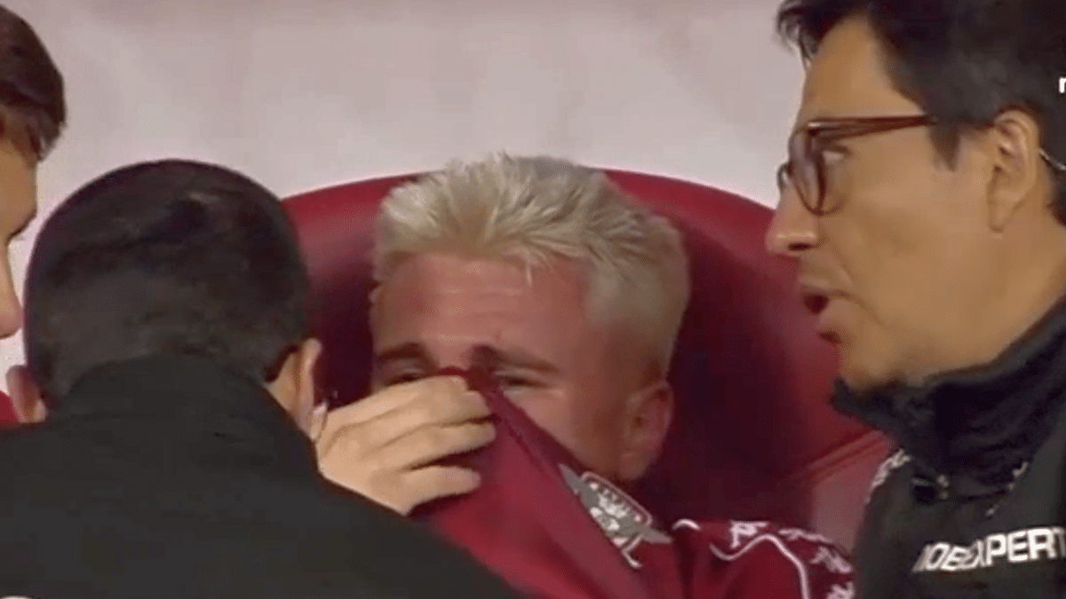 Dezastru pentru Rapid în derby – petrila s-a rupt și a izbucnit în plâns pe bancă