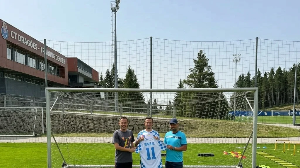 Corvinul a batut palma pentru SuperLiga. Revine jucatorul care a plecat dupa 7 meciuri - imagine 1