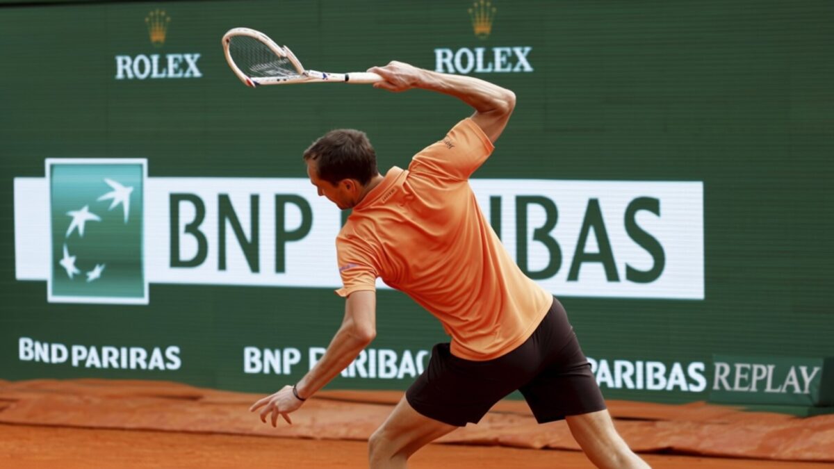 Daniil Medvedev amendat cu 7000 de dolari după umilința de la Monte Carlo