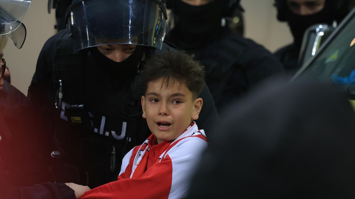 Scene incredibile dupa Dinamo – Rapid 3-1 un pusti a izbucnit in plans inconjurat de mascati