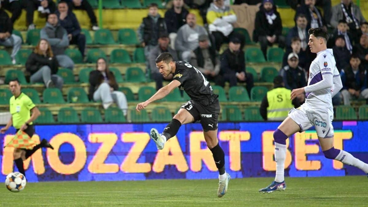 FC Argeș iese matematic din lupta la titlu după eșecul 0-1 cu Universitatea Craiova