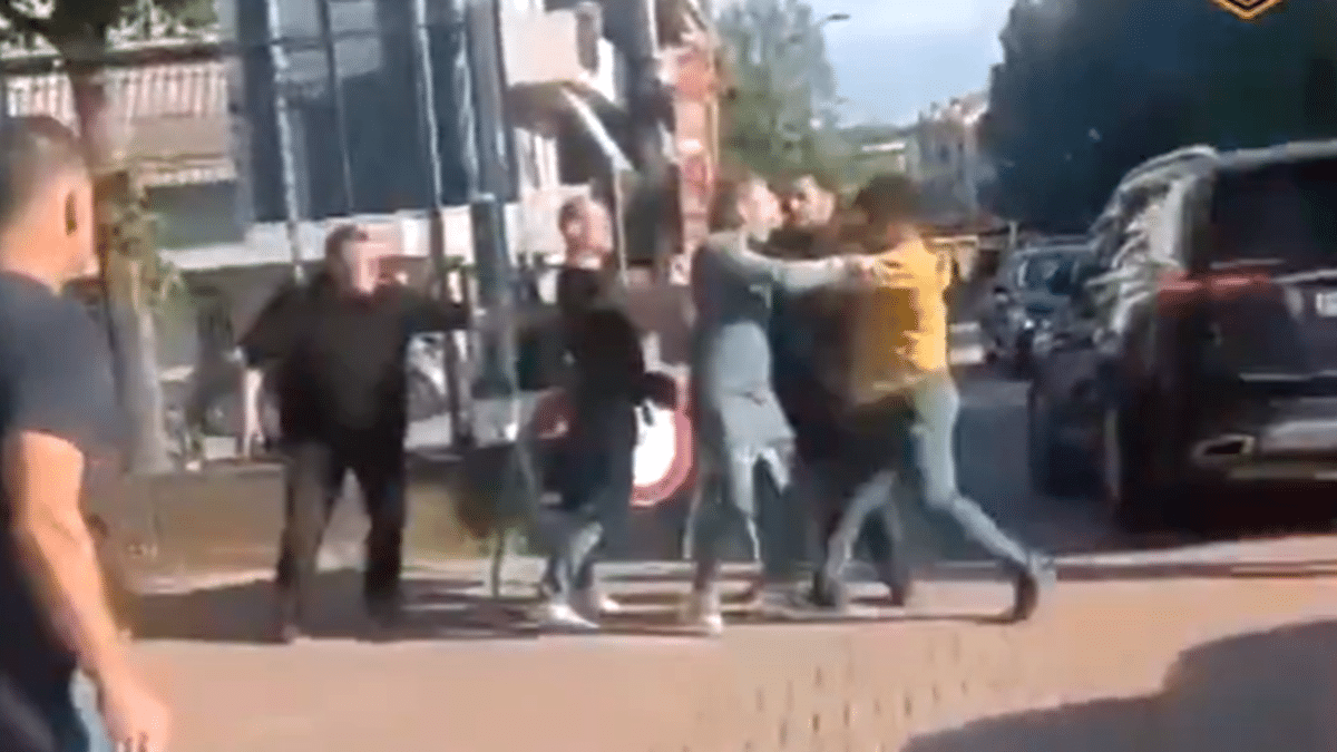 Atacantul Veronei Gift Orban s-a bătut cu un fan în parcare după 0-1 cu Milan