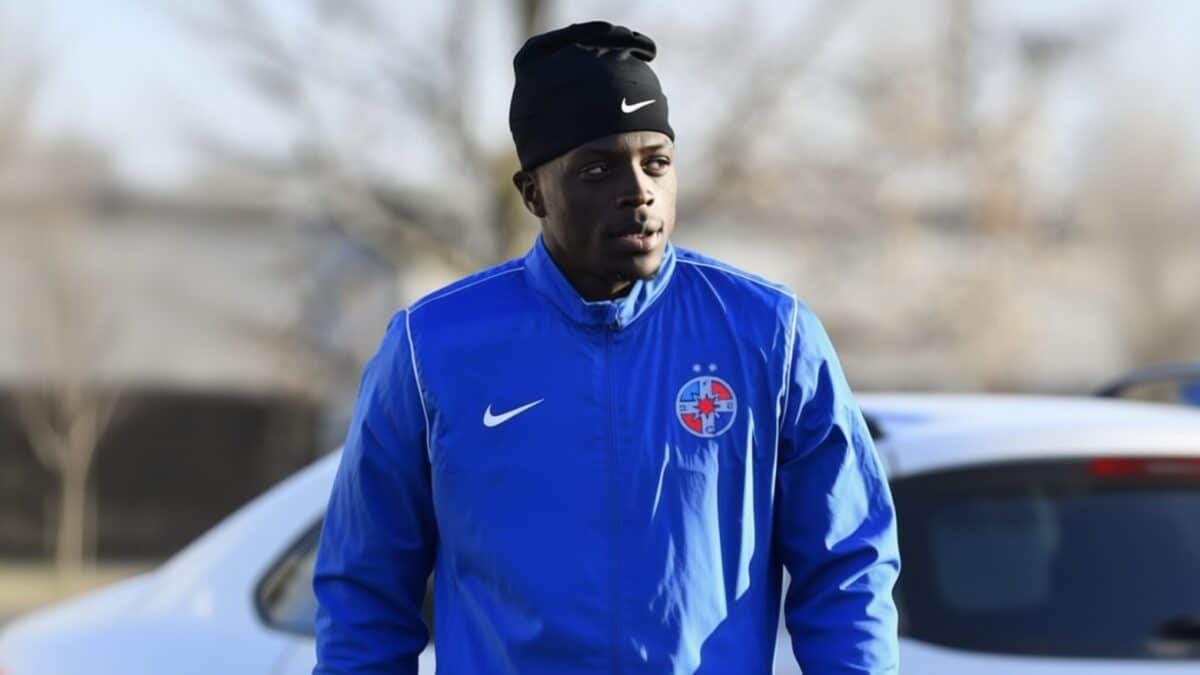 Fundașul de 2 milioane de euro Joyskim Dawa e pe picior de plecare de la FCSB