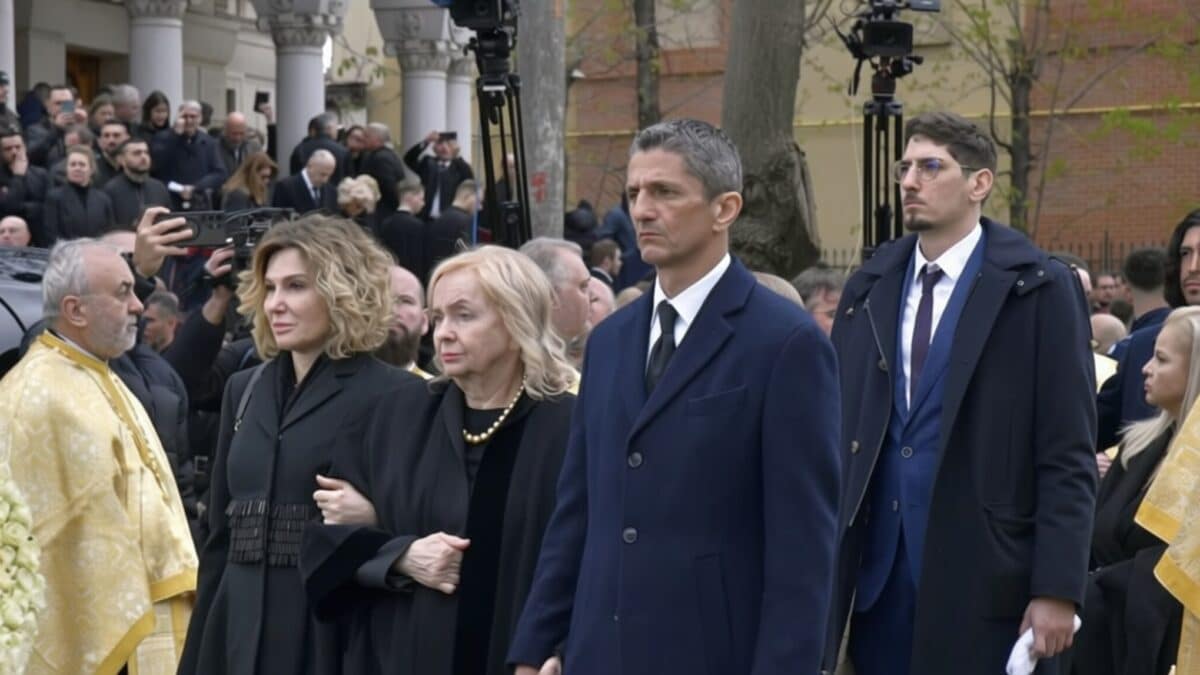 Peste 15.000 de oameni la despărțirea de Mircea Lucescu. Discursul emoționant al nepotului