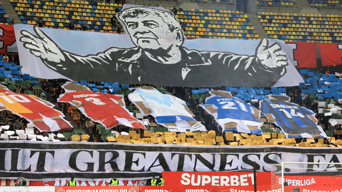 Scenografie uriașă pentru Mircea Lucescu la Dinamo Rapid cu 6 legende
