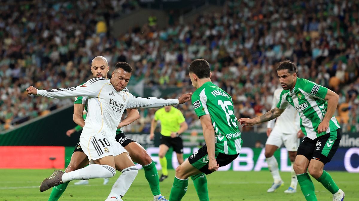 Real Madrid se impiedica la Betis 1-1 si ramane la 8 puncte de Barcelona