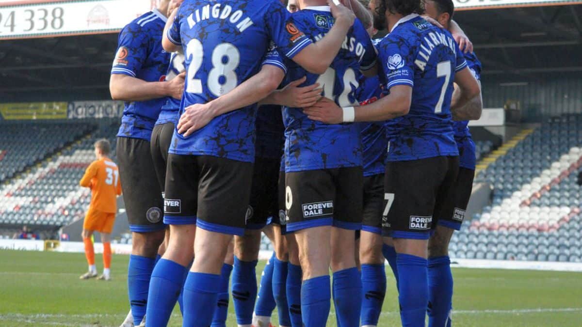 Finala pentru promovare cu peste 100 de puncte Fanii dorm în fața stadionului