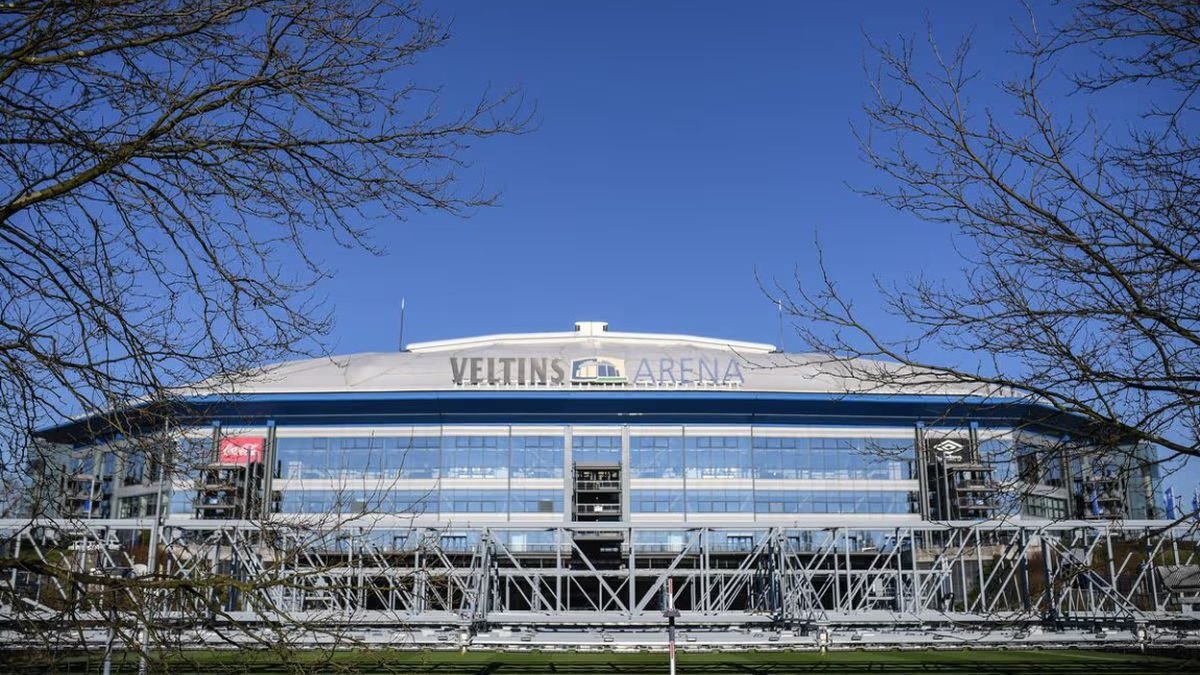 Șoc la Gelsenkirchen un bărbat de 65 de ani găsit mort în toaleta stadionului