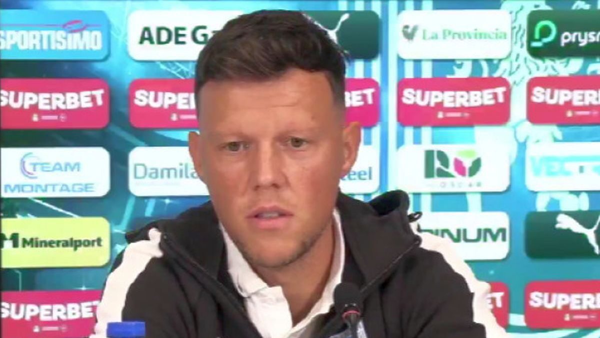 Scandal la Craiova Jucatorii au strigat Sa moara cainii in timpul interviului