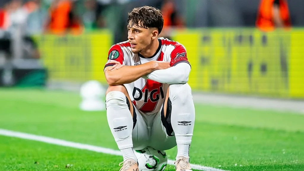 Andrei Ratiu ales în echipa sezonului din Conference League. Rayo Vallecano pierde finala 0-1