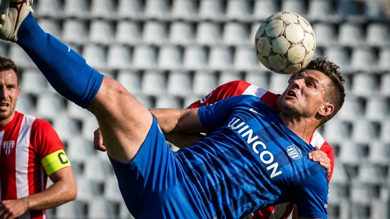 S-a aflat adevarul despre cel mai ciudat meci din Romania. Ce au facut 30000 de suporteri la un gol