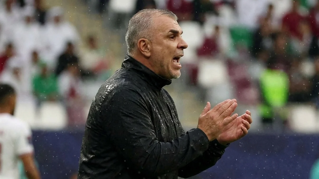 Cosmin Olaroiu negociaza cu Al Jazira pentru 5 milioane de dolari. Antrenorul revine la club