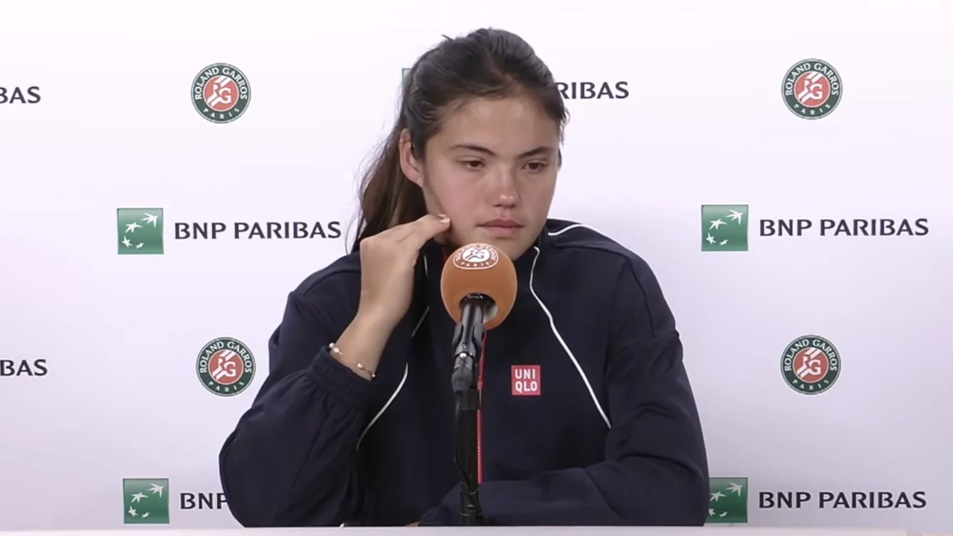 Emma Raducanu eliminata în primul tur la Roland Garros. Britanica pierde cu Solana Sierra scor 0-6, 6-7