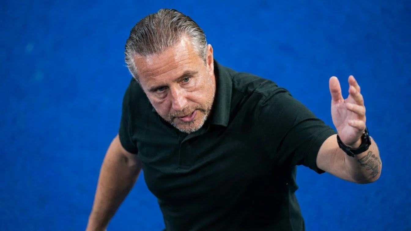 Laurentiu Reghecampf anunta ca vrea sa antreneze doar FCSB în România. Antrenorul refuza Craiova