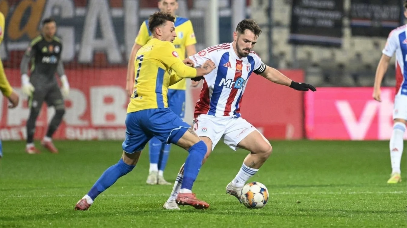 Otelul Galati joaca cu Farul Constanta in play-out. Echipele de start la meciul de la ora 18