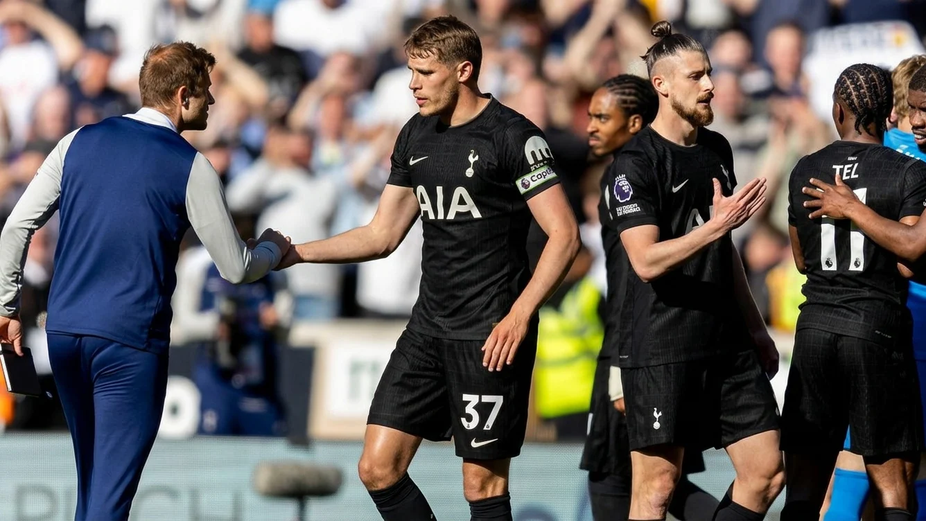 Avertisment dur pentru Radu Dragusin. Ce se intampla la Tottenham cu 4 etape inainte de final