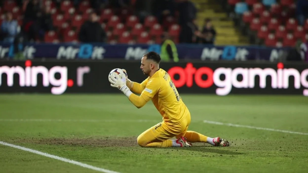 Povestea românului care a cucerit Ținutul Secuiesc „Nicăieri n-am fost mai iubit, deși maghiară de-abia vorbesc”. Cel mai bun portar din Superliga în acest sezon juca anul trecut la retrogradare în L2!